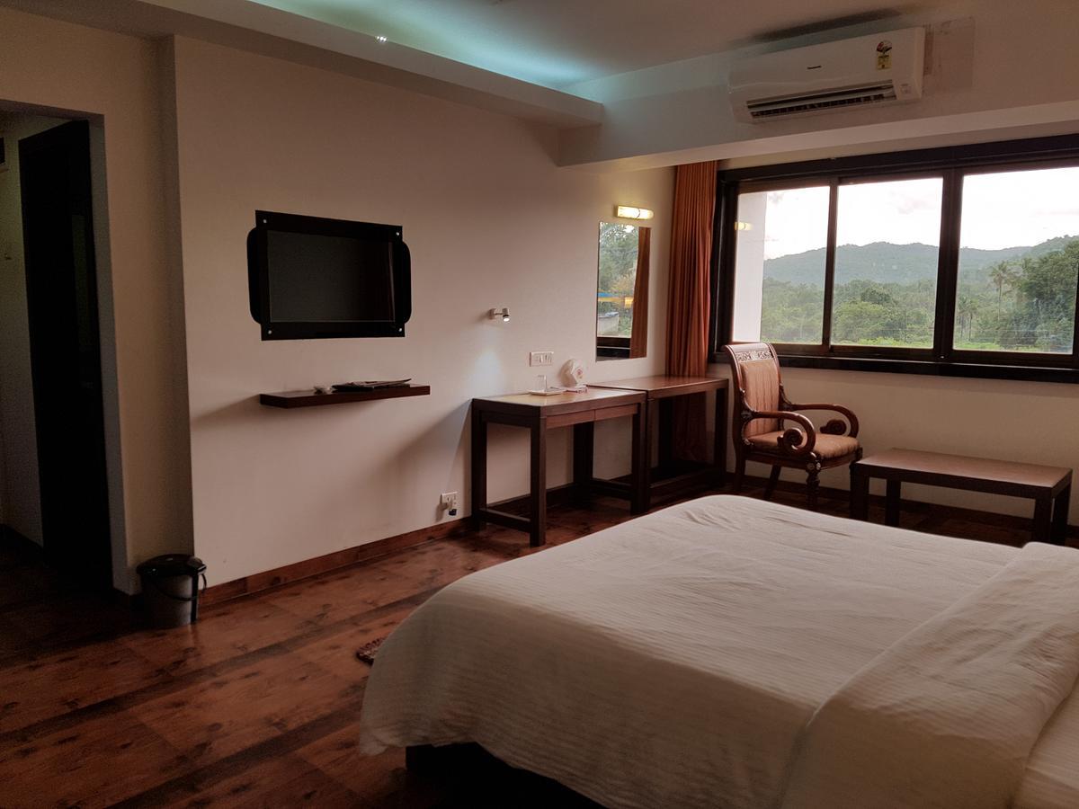 Bisu Hotel & Resorts Khed  エクステリア 写真
