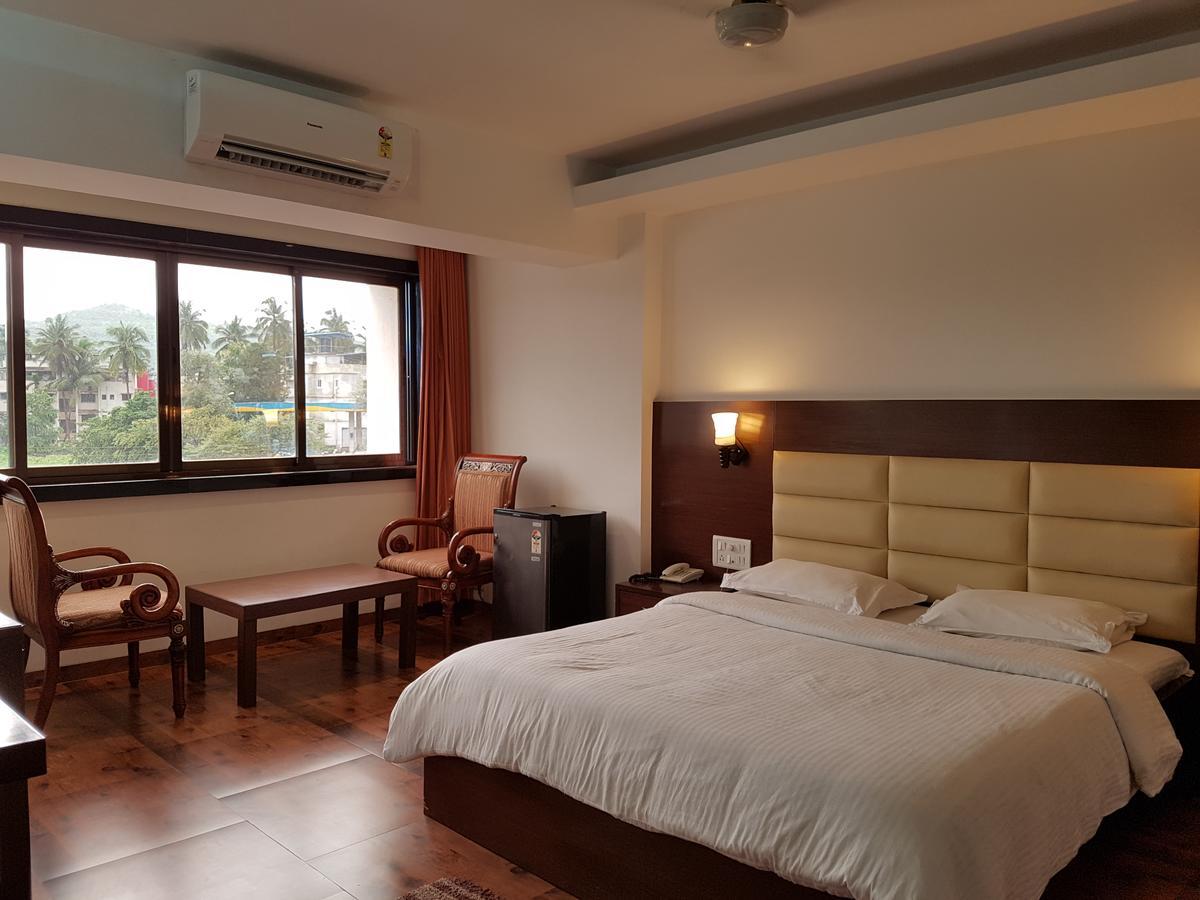 Bisu Hotel & Resorts Khed  エクステリア 写真